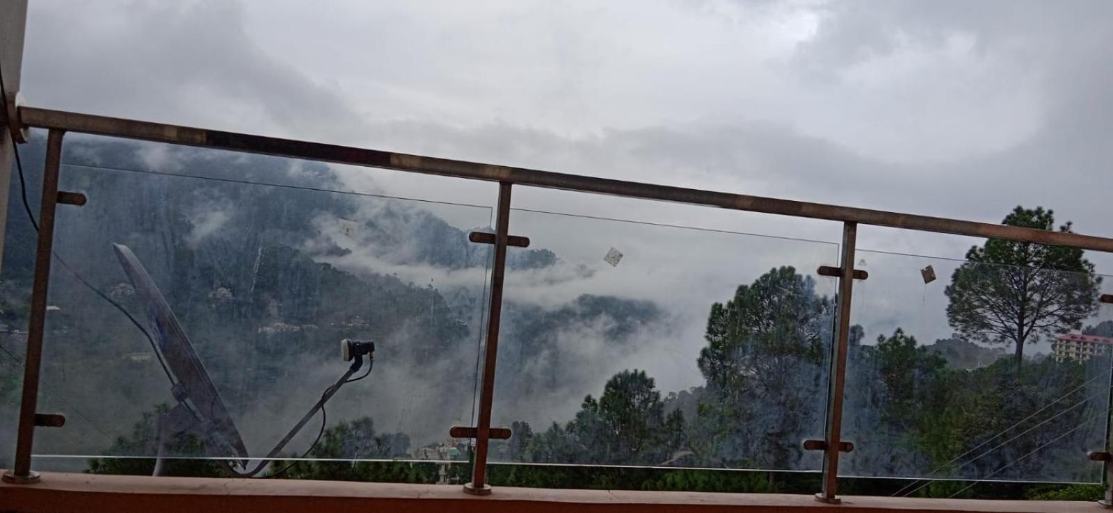 Mystic Forest View Kasauli I Serviced Villa I Best Seller I Vacations I Family Events I Open Air Lawn I Sky Bonfire I Kasauli By Exotic Stays Extérieur photo